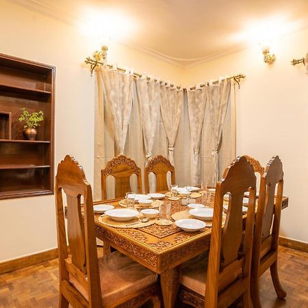 Stayvista At Pinewood Villa - Pet Friendly Villa With Lawn & Pool Table Сринагар Экстерьер фото