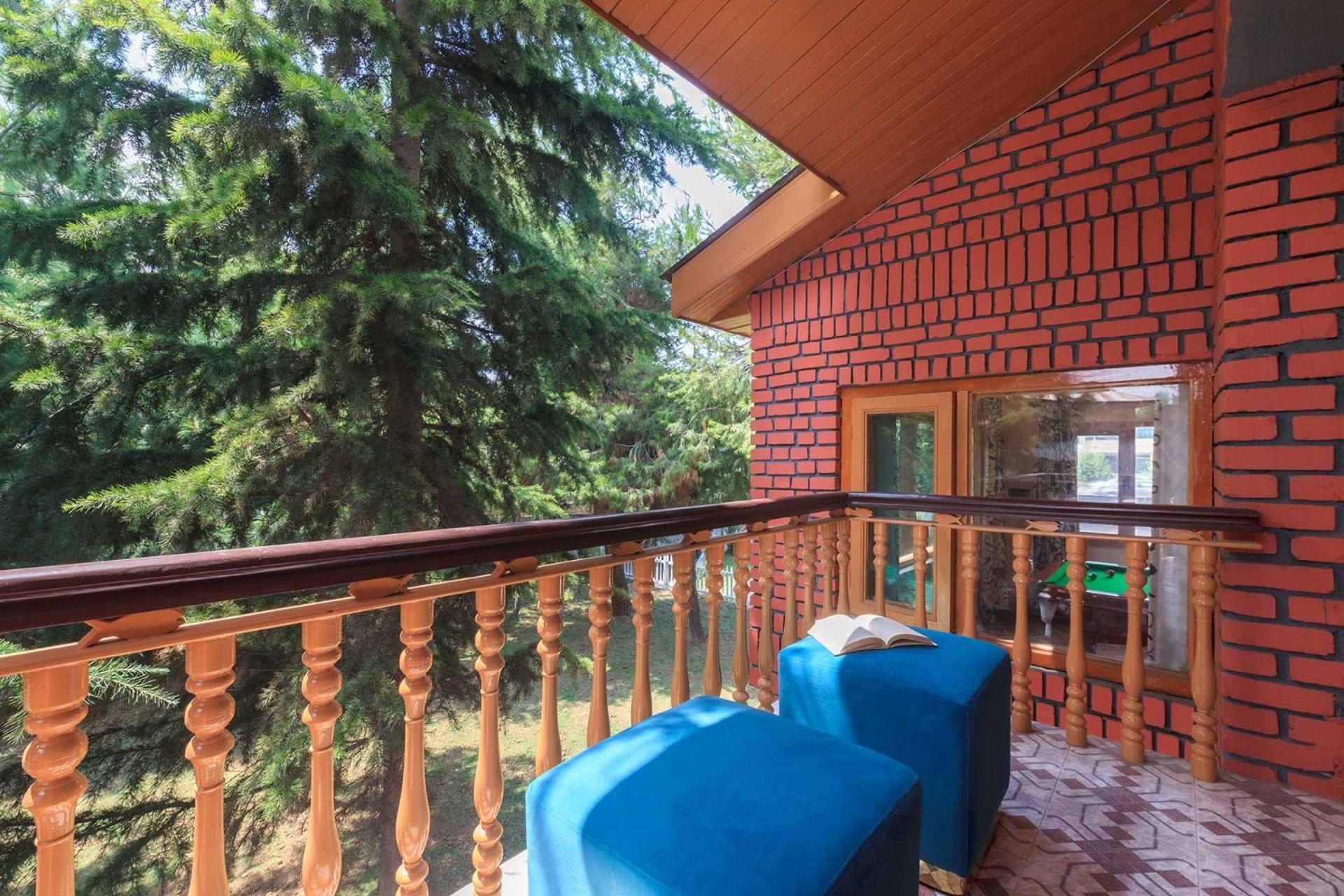 Stayvista At Pinewood Villa - Pet Friendly Villa With Lawn & Pool Table Сринагар Экстерьер фото