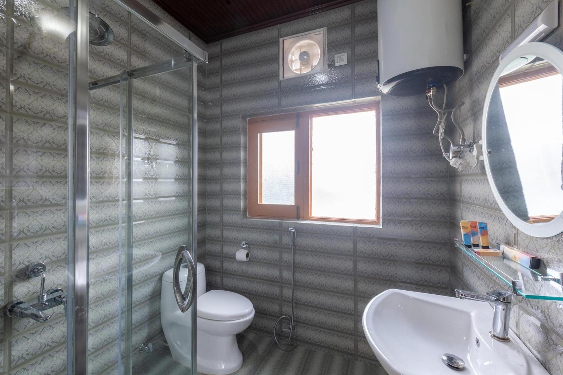Stayvista At Pinewood Villa - Pet Friendly Villa With Lawn & Pool Table Сринагар Экстерьер фото