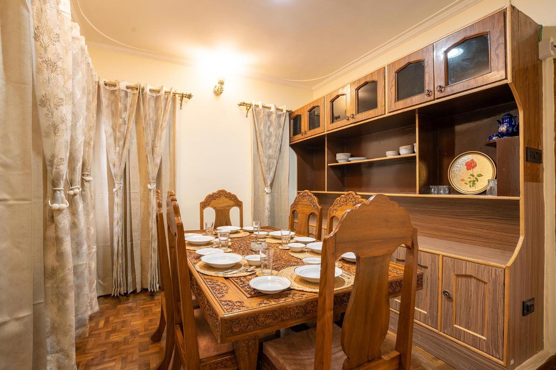 Stayvista At Pinewood Villa - Pet Friendly Villa With Lawn & Pool Table Сринагар Экстерьер фото