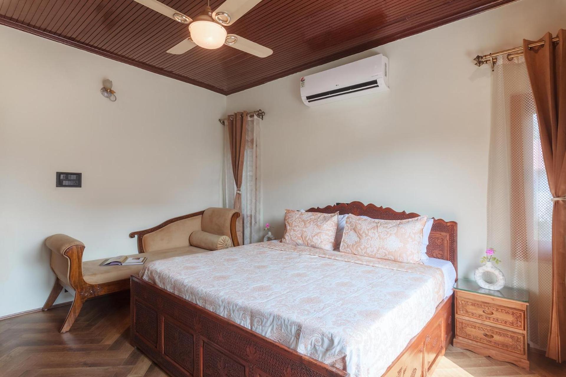 Stayvista At Pinewood Villa - Pet Friendly Villa With Lawn & Pool Table Сринагар Экстерьер фото