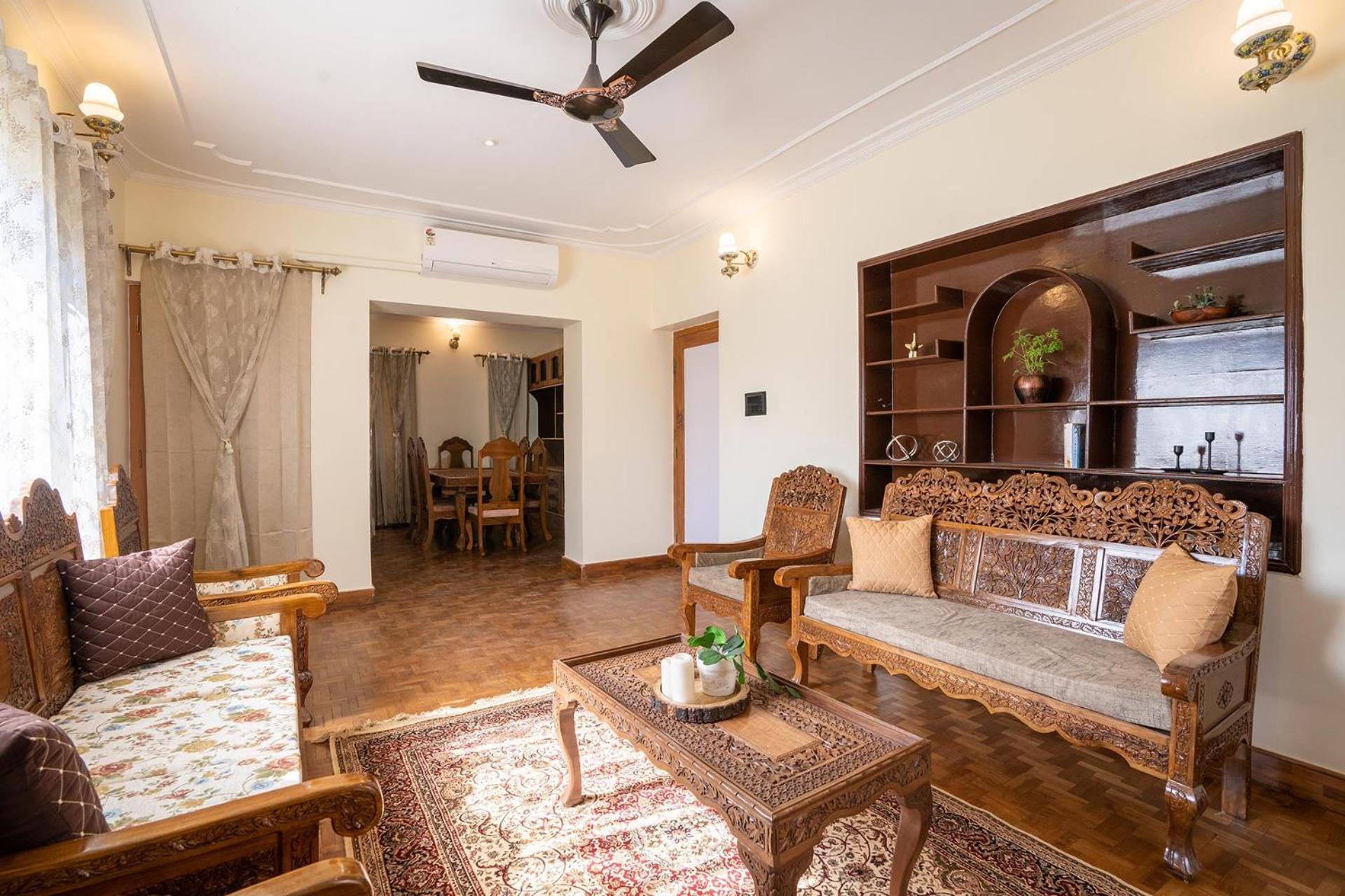 Stayvista At Pinewood Villa - Pet Friendly Villa With Lawn & Pool Table Сринагар Экстерьер фото