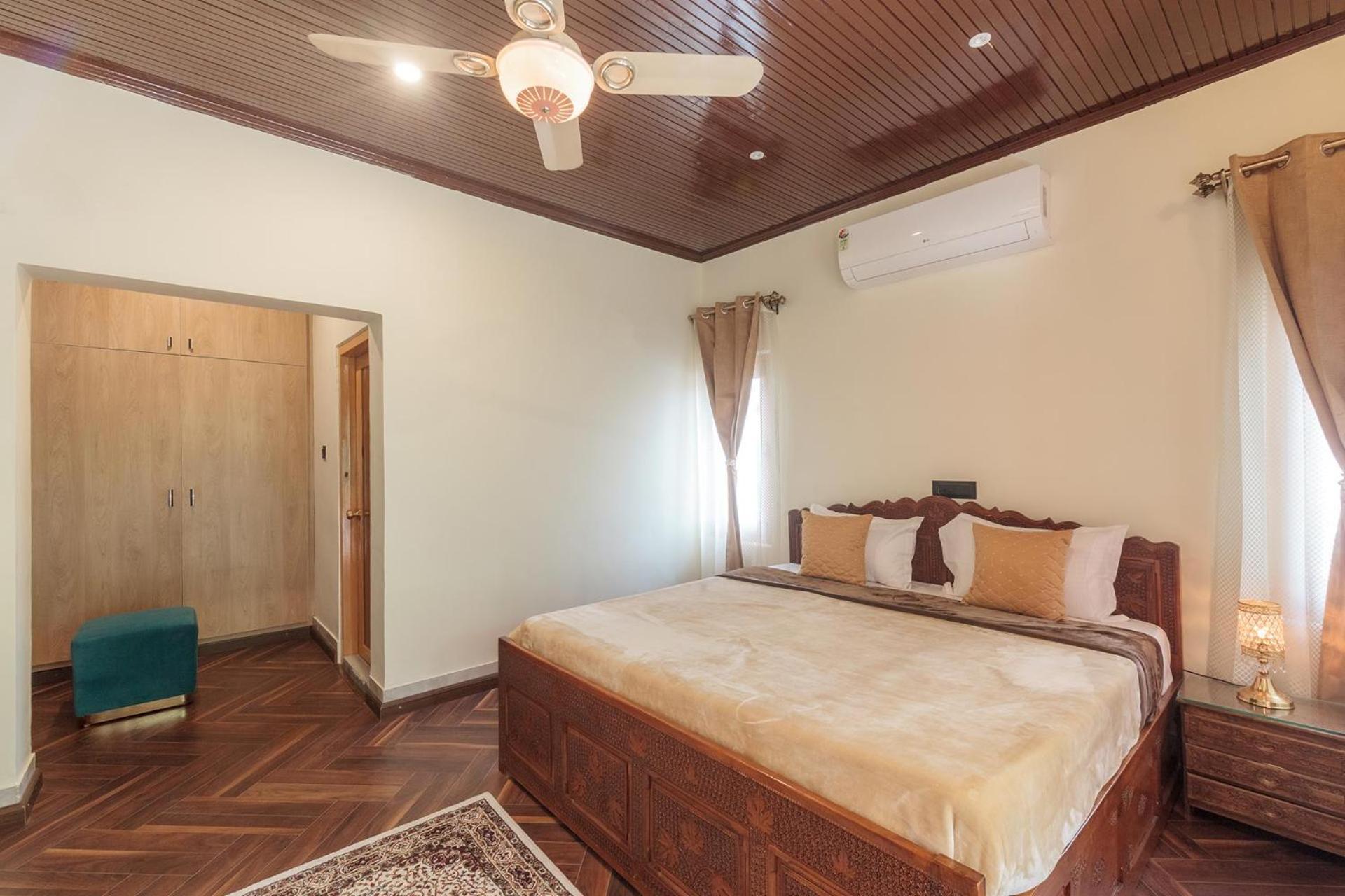 Stayvista At Pinewood Villa - Pet Friendly Villa With Lawn & Pool Table Сринагар Экстерьер фото