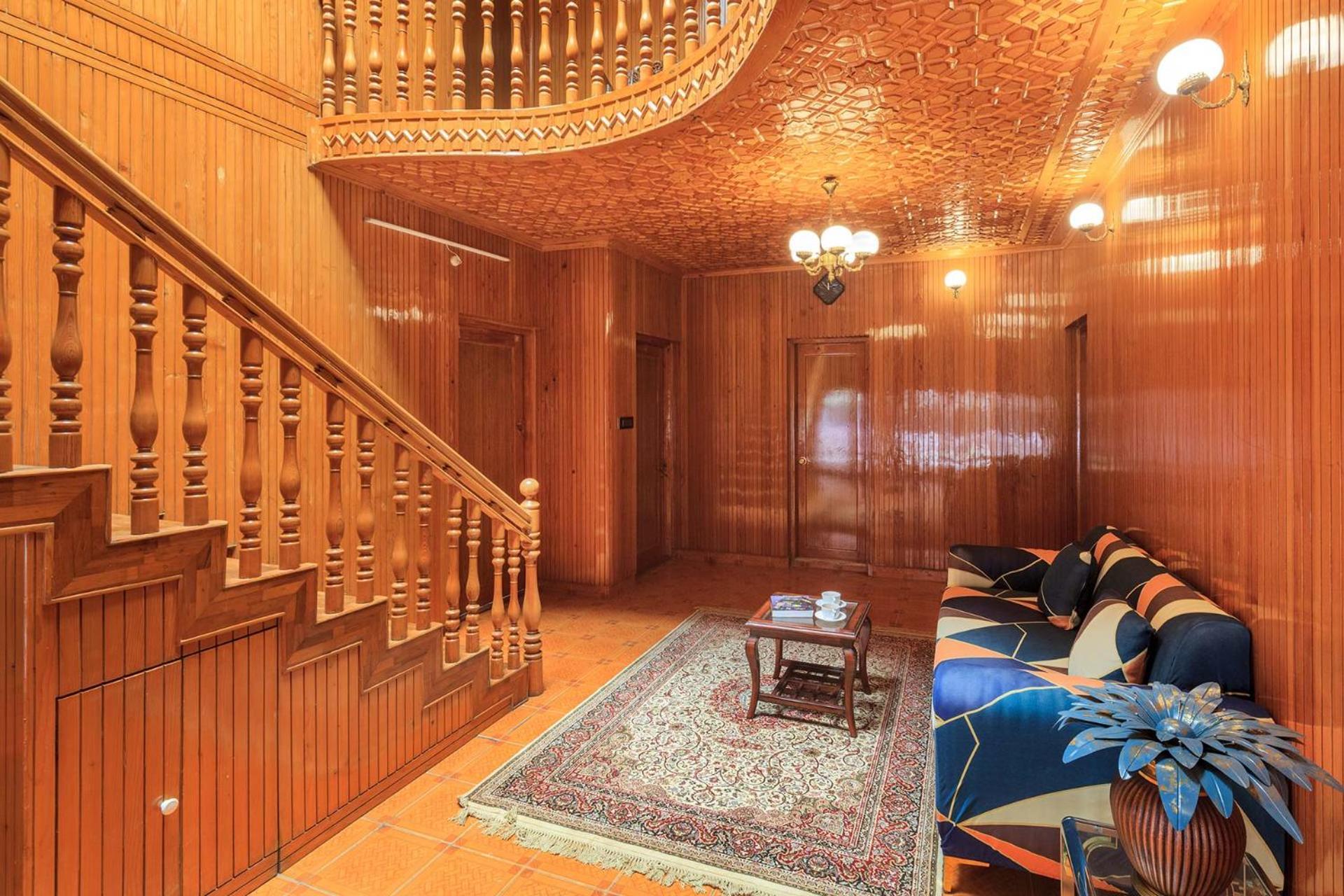 Stayvista At Pinewood Villa - Pet Friendly Villa With Lawn & Pool Table Сринагар Экстерьер фото